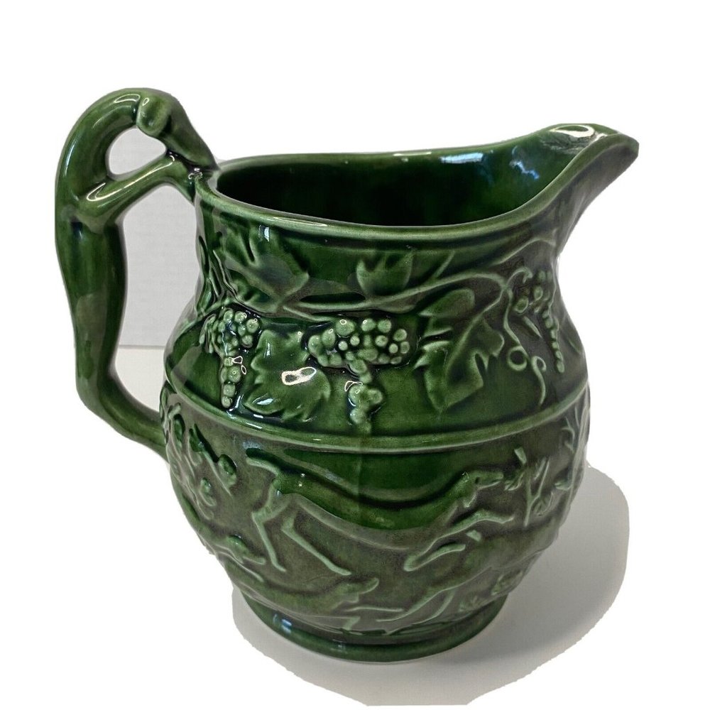 Jay Willfred green maiolica pitcher Hounds on the Hunt dog handle Portugal CHIP‎